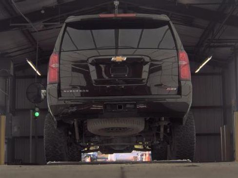 Used 2018 Chevrolet Suburban LT image 6