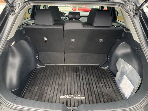 Used 2023 Toyota Corolla Cross LE image 9