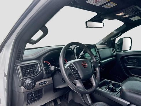 Used 2023 Nissan Titan PRO-4X w/ Pro-4x Convenience Package AWD/4WD image 6