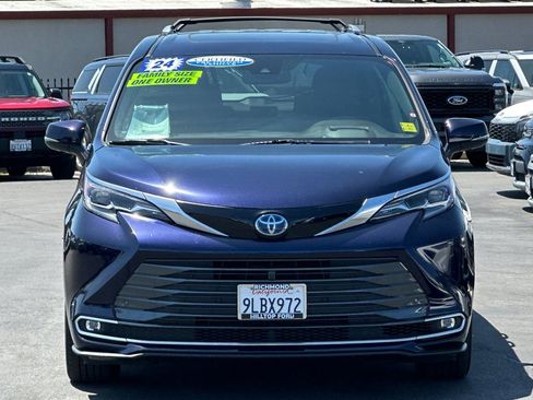 Used 2024 Toyota Sienna Platinum AWD/4WD image 10