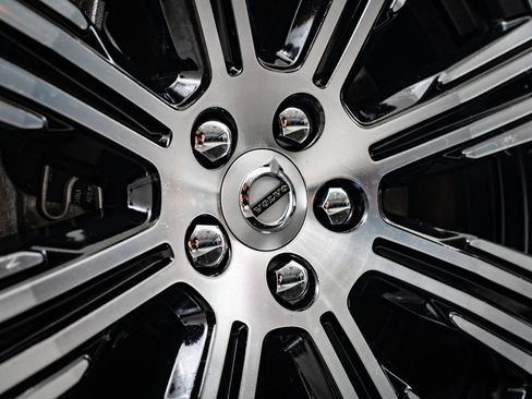 Used 2024 Volvo S90 T8 Ultimate image 8