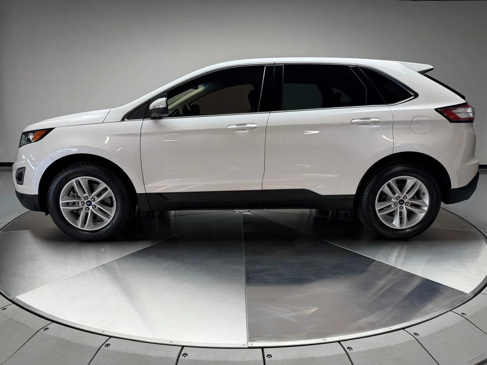 Used 2018 Ford Edge SEL w/ Equipment Group 201A AWD/4WD image 4