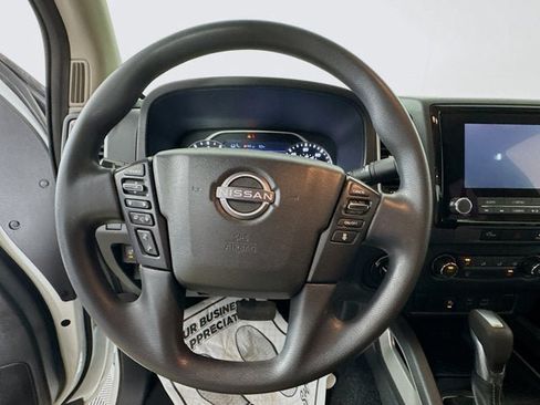 Used 2024 Nissan Frontier SV w/ Technology Package AWD/4WD image 11