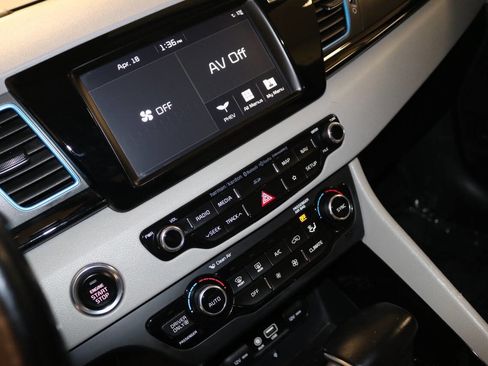 Used 2018 Kia Niro EX Premium image 30