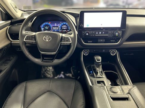 Used 2025 Toyota Grand Highlander AWD image 24