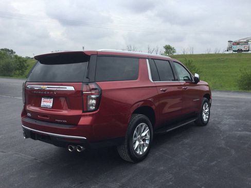 Used 2024 Chevrolet Suburban Premier w/ Premium Package image 8
