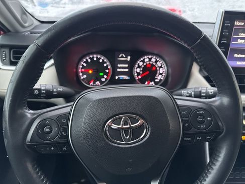 Used 2022 Toyota RAV4 XLE Premium image 6