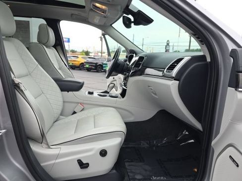Used 2020 Jeep Grand Cherokee Summit AWD/4WD image 36