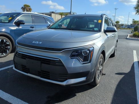 Certified 2023 Kia Niro EX image 3