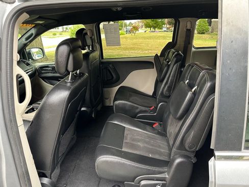 Used 2019 Dodge Grand Caravan SXT image 22