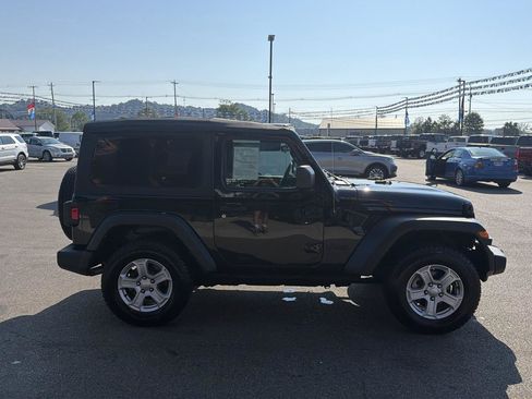 Used 2022 Jeep Wrangler Sport AWD/4WD image 22