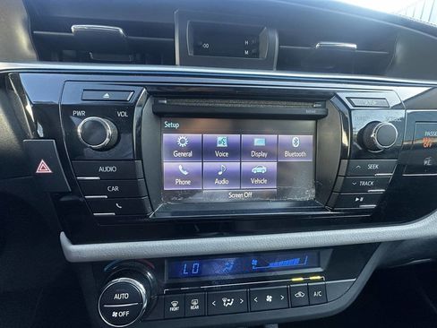 Used 2015 Toyota Corolla LE FWD image 3