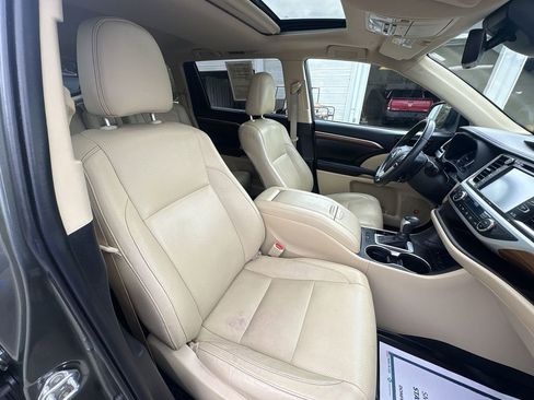 Used 2019 Toyota Highlander Limited image 26