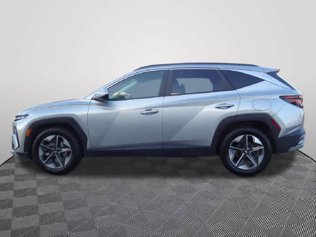 Used 2025 Hyundai Tucson SEL FWD image 2