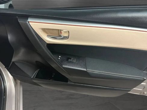 Used 2015 Toyota Corolla LE FWD image 17
