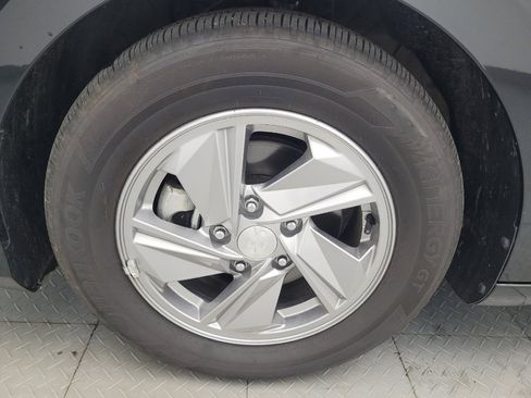 Used 2025 Hyundai Elantra SE FWD image 31