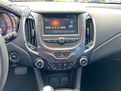 Used 2017 Chevrolet Cruze LT w/ Convenience Package FWD image 16