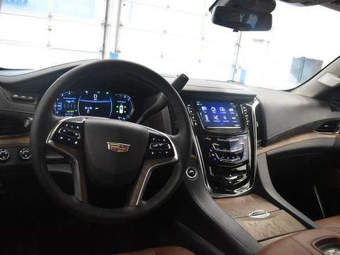 Used 2017 Cadillac Escalade ESV Premium Luxury AWD/4WD image 23