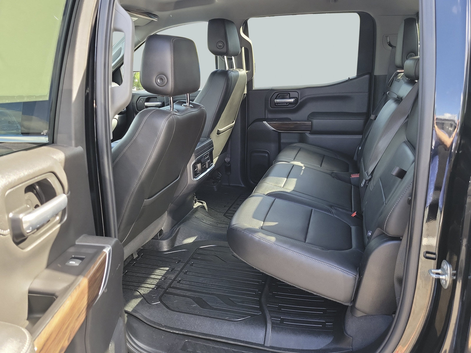 Used 2019 GMC Sierra 1500 SLT w/ SLT Premium Plus Package AWD/4WD image 29