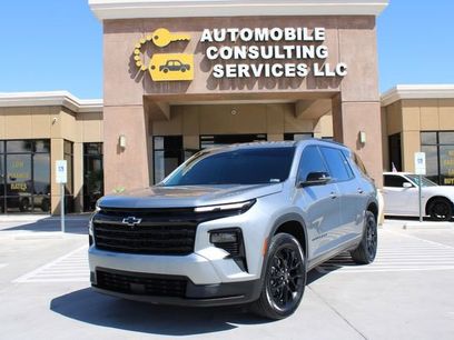 Used 2025 Chevrolet Traverse LT w/ Midnight/Sport Edition