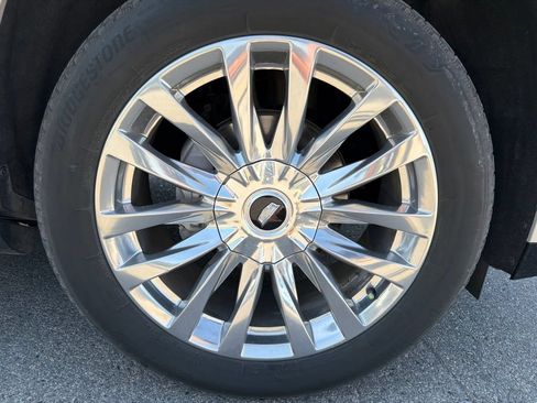 Used 2021 Cadillac Escalade Premium Luxury w/ Driver Assist Tech Package AWD/4WD image 5