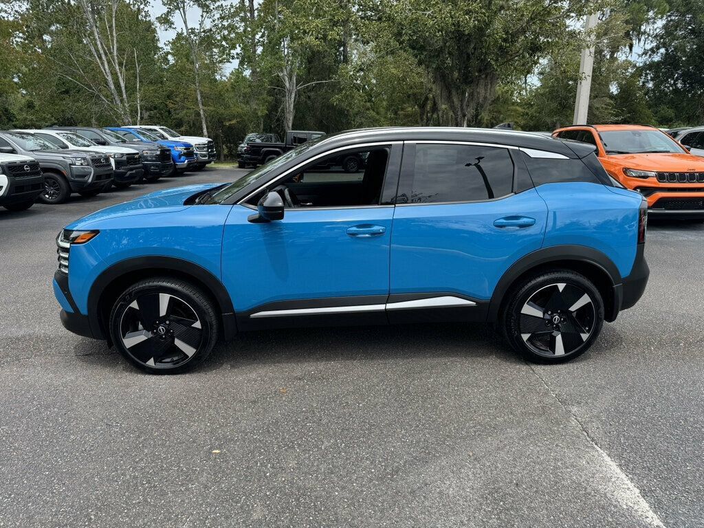 Used 2025 Nissan Kicks SR FWD image 1