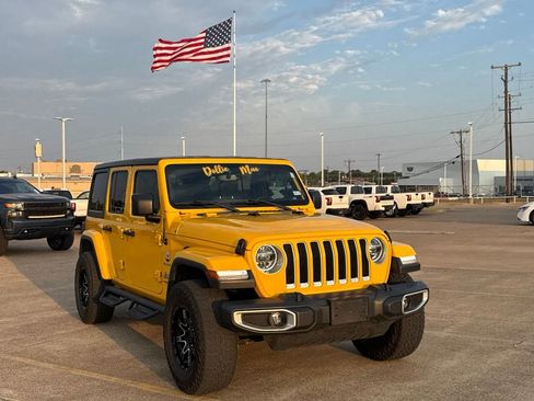 Used 2019 Jeep Wrangler Unlimited Sahara AWD/4WD image 2