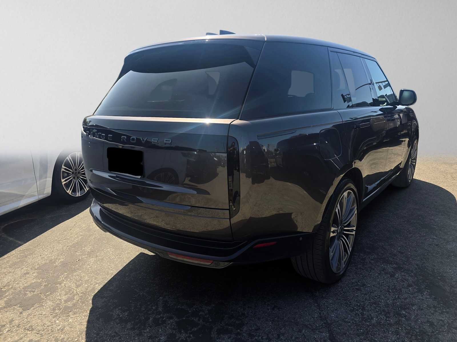 Used 2025 Land Rover Range Rover SE AWD/4WD image 5