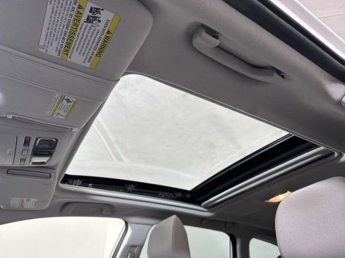 Used 2018 Subaru Forester 2.5i Premium w/ All-Weather Package image 18