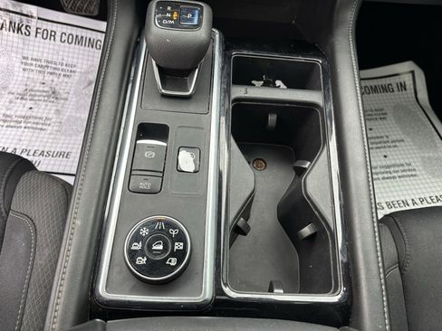 Used 2022 Nissan Pathfinder SV w/ SV Premium Package image 15