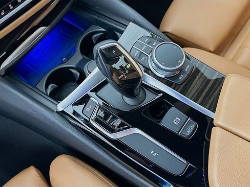 Used 2020 BMW 530i w/ Premium Package RWD image 17