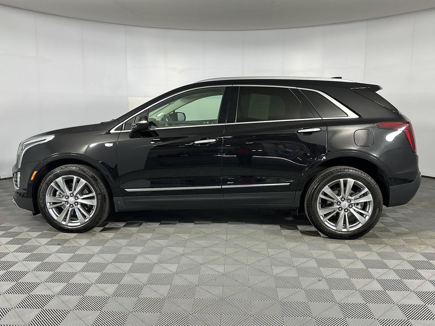 Used 2024 Cadillac XT5 Premium Luxury AWD/4WD image 4