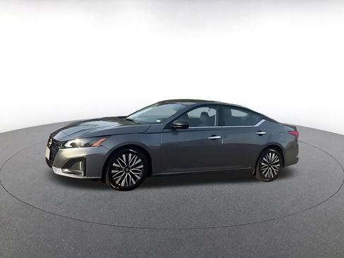 Used 2025 Nissan Altima 2.5 SV image 8