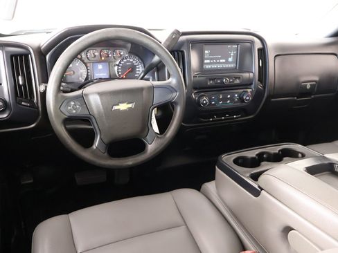Used 2019 Chevrolet Silverado 2500 W/T RWD image 2