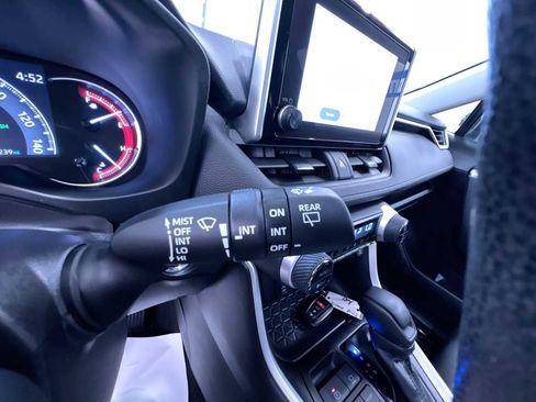 Used 2025 Toyota RAV4 XLE w/ Convenience Package image 19