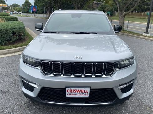 Used 2025 Jeep Grand Cherokee Limited image 10