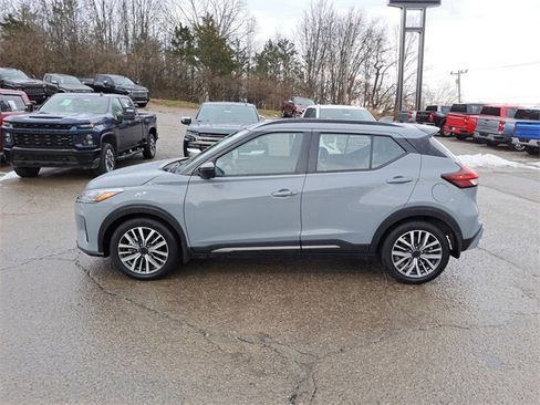 Used 2024 Nissan Kicks SR w/ SR Premium Package image 2