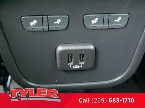 Used 2023 Chevrolet Equinox Premier FWD image 48