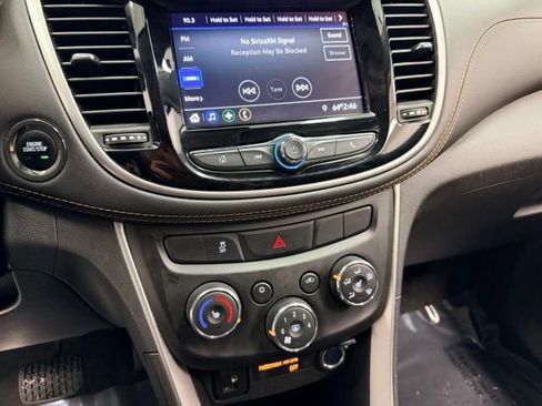 Certified 2021 Chevrolet Trax LT w/ Premium Seat Package FWD image 11