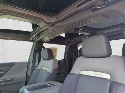 Used 2025 GMC Hummer EV 2X w/ LPO, Illumination Package AWD/4WD image 15