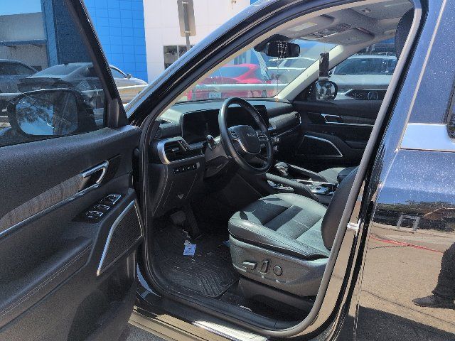 Used 2025 Kia Telluride EX w/ EX Captain's Chair Package FWD image 8