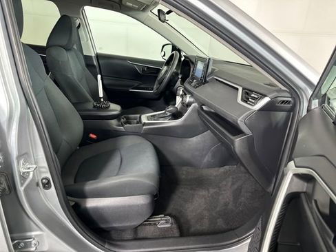 Used 2021 Toyota RAV4 LE image 28