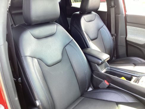 Used 2024 Jeep Compass Latitude AWD/4WD image 15