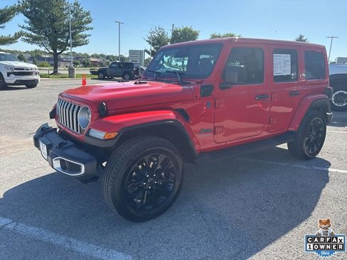 Used 2025 Jeep Wrangler Unlimited Sahara AWD/4WD image 12
