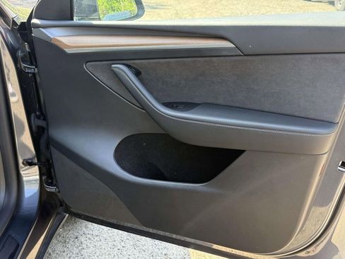 Used 2023 Tesla Model Y 2WD image 8