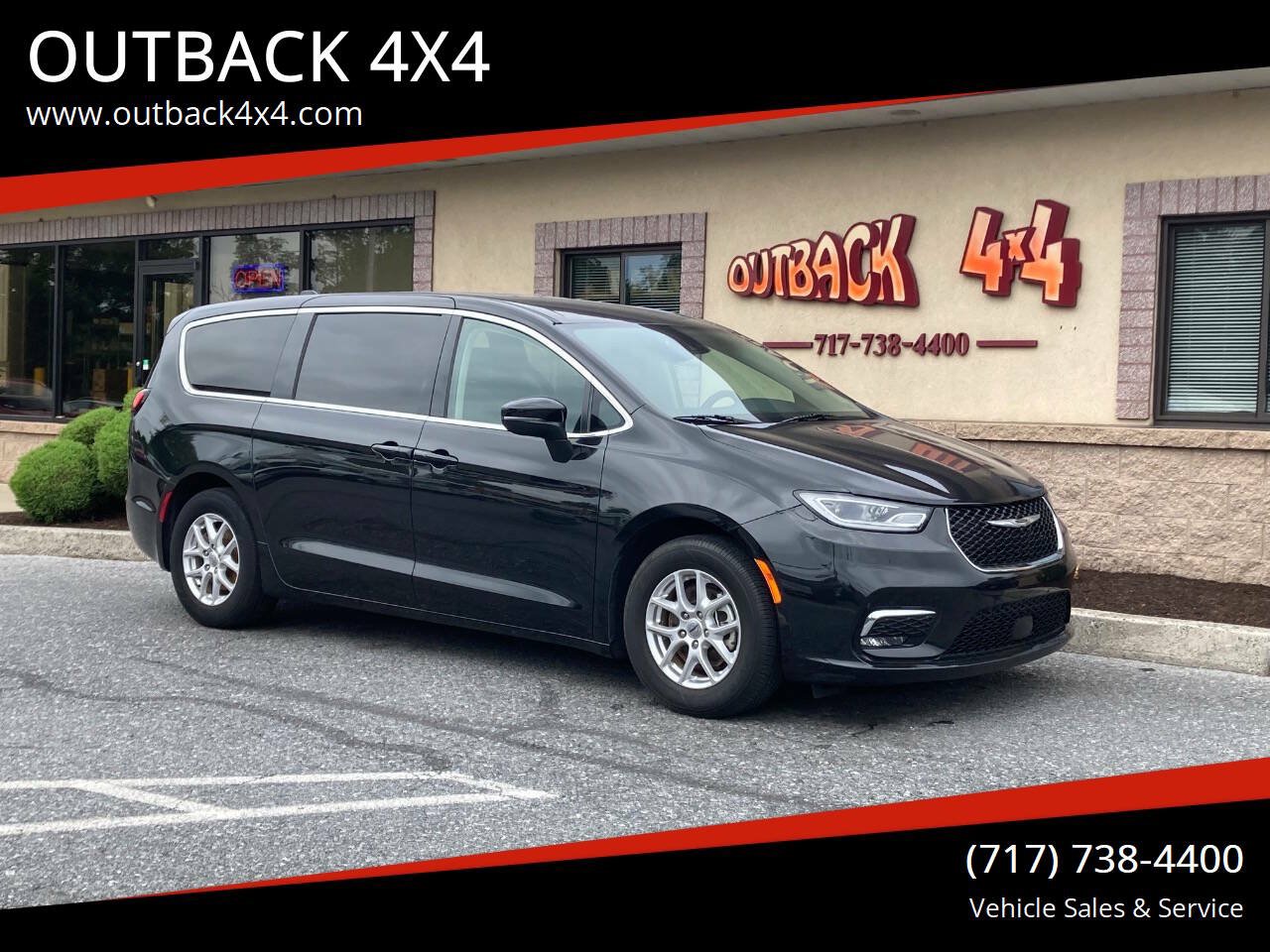 Used 2023 Chrysler Pacifica Touring-L FWD image 1