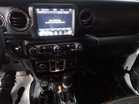 Used 2023 Jeep Gladiator Overland AWD/4WD image 27