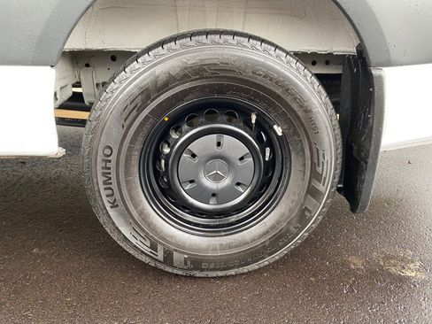 Used 2025 Mercedes-Benz Sprinter 2500 image 20