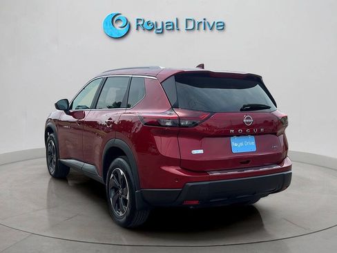 Used 2025 Nissan Rogue SV w/ SV Premium Package AWD/4WD image 4