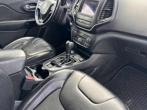 Used 2020 Jeep Cherokee Latitude Plus image 32